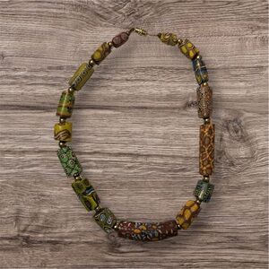 VINTAGE colorful beaded necklace